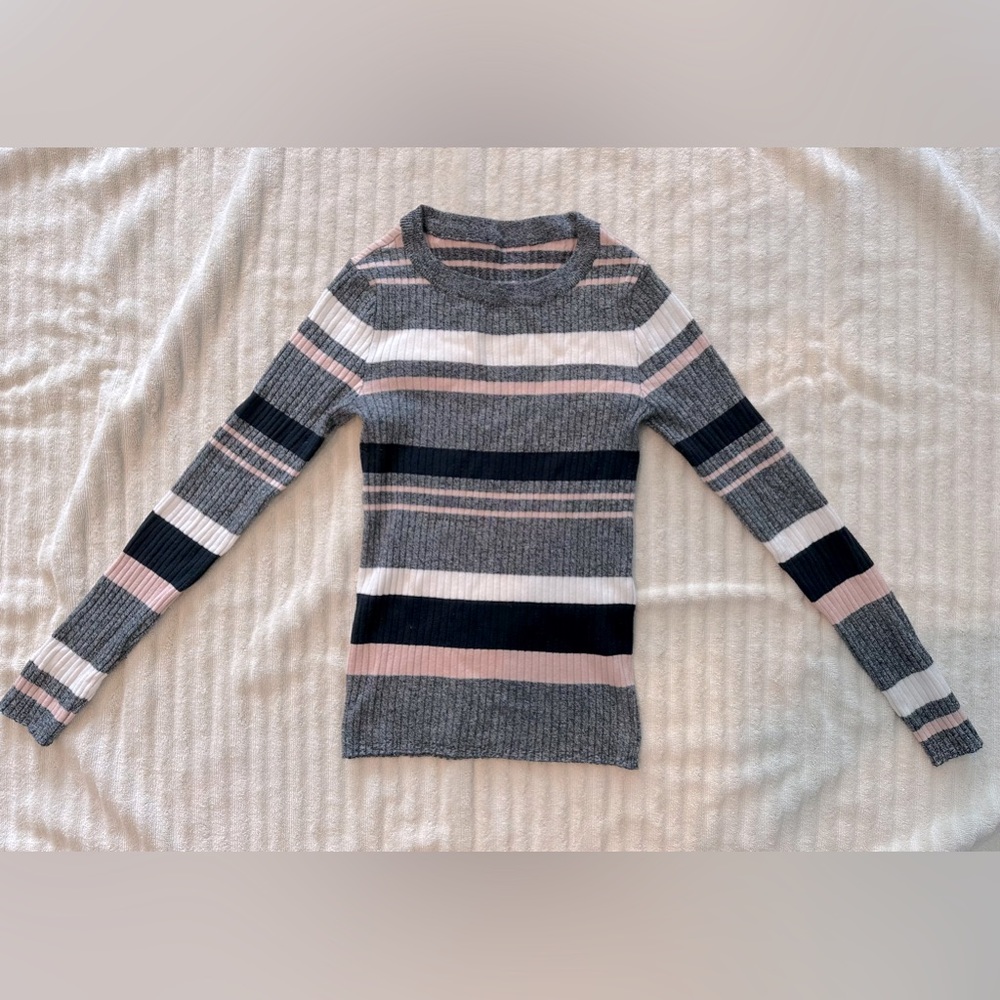 Multi color soft knit top, size S